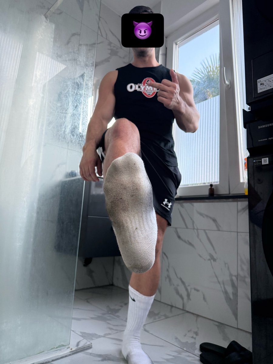 KingAlphaDom's tweet photo. Salut mes kehba, un daddy va se mettre à 4 pattes et raquer 💸💸 pour son maître de bon matin ?😈🔥
👉 https://t.co/3vfafffhOv💸
Reste aux pieds et sniff kehba🐕
#drain #findom #moneyslavesoumis #moneyslave #cashslave #cashmaster https://t.co/oB8xSAGOor