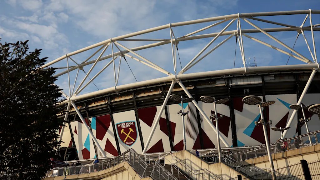WestHamViews_'s tweet photo. West Ham has held talks with a free agent who has been described as a leader, good for the dressing room and a useful squad player.

The identity of this player is yet to be confirmed.

[@ExWHUEmployee] #WHUFC #COYI https://t.co/CHYIGX1a2G
