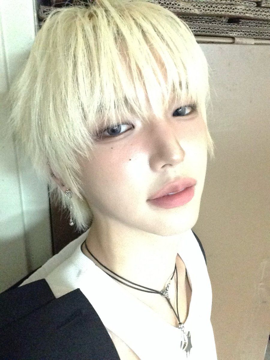 idntt_cosmo's tweet photo. 딸기우유

#idntt #아이덴티티
#unevermet #이재영 #leejaeyoung https://t.co/lgLpcWKSL8