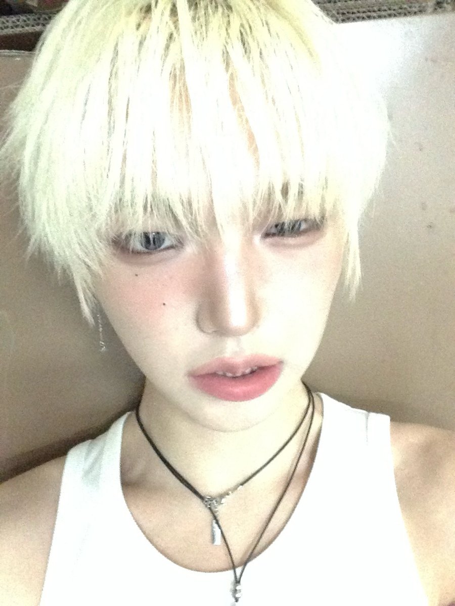 idntt_cosmo's tweet photo. 딸기우유

#idntt #아이덴티티
#unevermet #이재영 #leejaeyoung https://t.co/lgLpcWKSL8