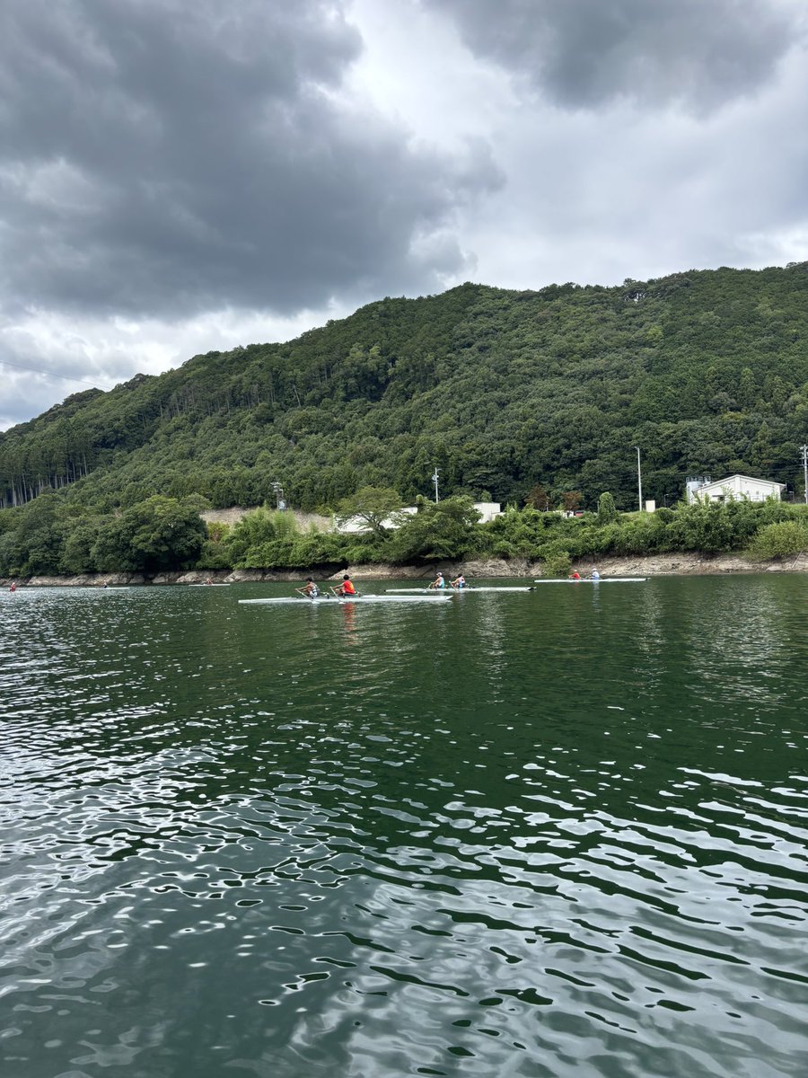 TakaishiRowing's tweet photo. 三重合宿③（奥伊勢湖漕艇場、8/3-6）

3日目も2部乗艇を行いました。
午後からは津商業・追手門学院と合同で1000m＆500mタイムトライアルをしました🚣
1年生にとって初のタイムトライアル！！！

#たか高 #高石高校 #ローイング #ボート部  #浜寺公園  #浜寺 #全員初心者 #奥伊勢湖 #追手門学院 https://t.co/EvT7Lc5r7m