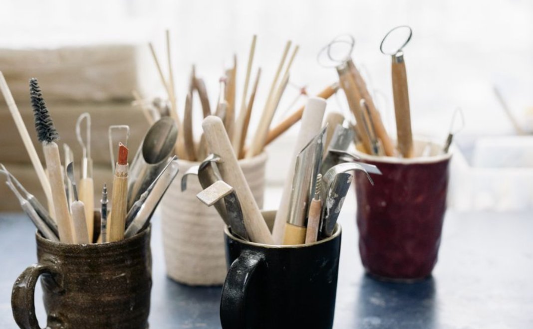 remzi_bdhmr's tweet photo. Proper tool care extends their life. Learn cleaning, sharpening, and storage methods for common pottery tools. https://t.co/73LVT9g8Ow