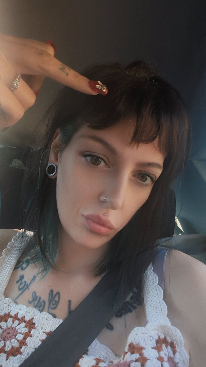 elodiednb's tweet photo. En route pour la plage 🌊 

#domina #dominatrice #pieds #pied #foot #feet #findom #monneyslave #clermontferrand #réel63 #esclave #slave 

J'attends vos offrandes pour mes vacances https://t.co/gilSeVbjz8