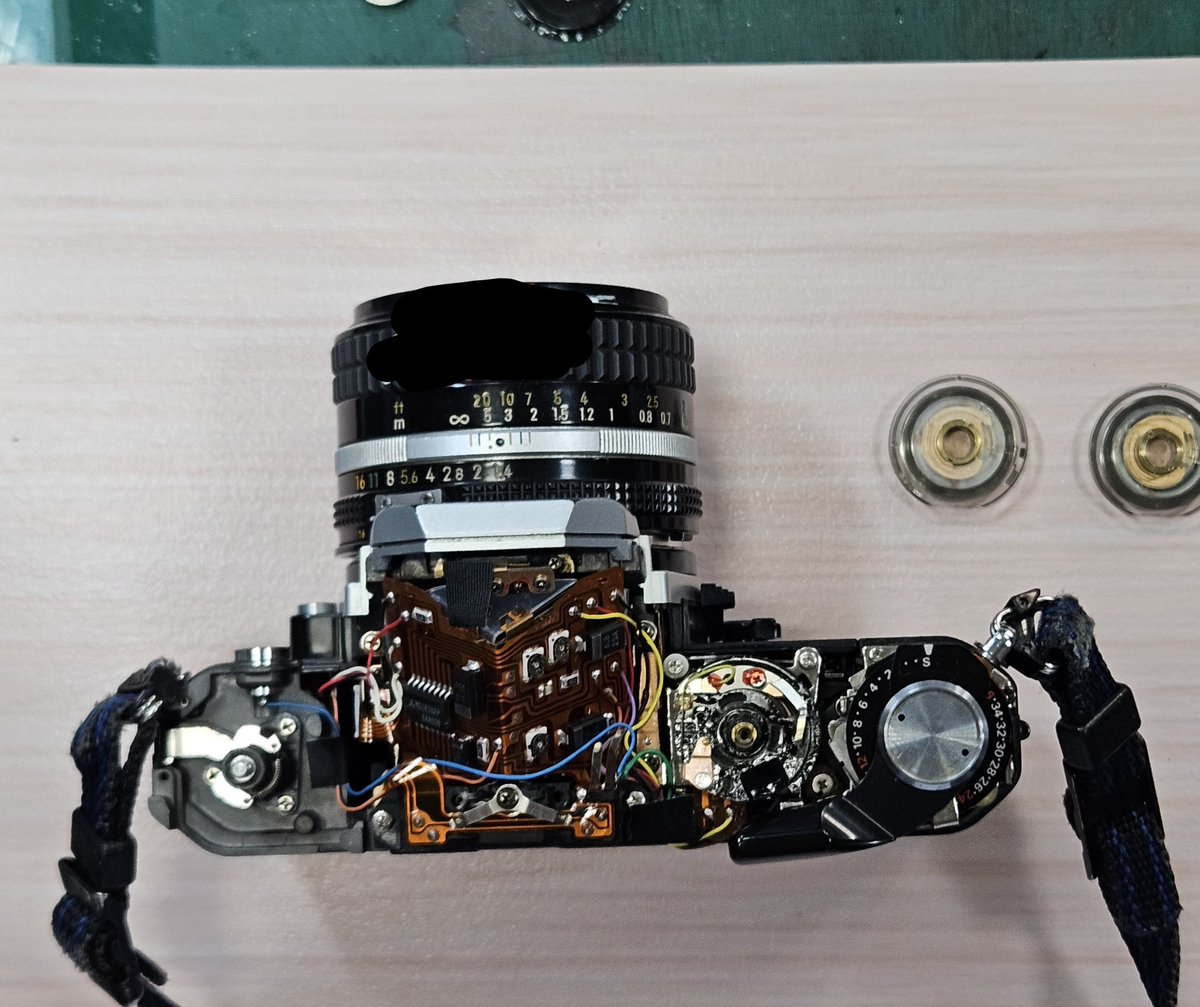 umi1176265's tweet photo. うみのカメラ修理日記📖☡✍

Nikon N FM2
シャッターダイヤル破損により秒時に不具合があったのでB級にて交換しました👩‍🔧 https://t.co/dPkKRvSbPe