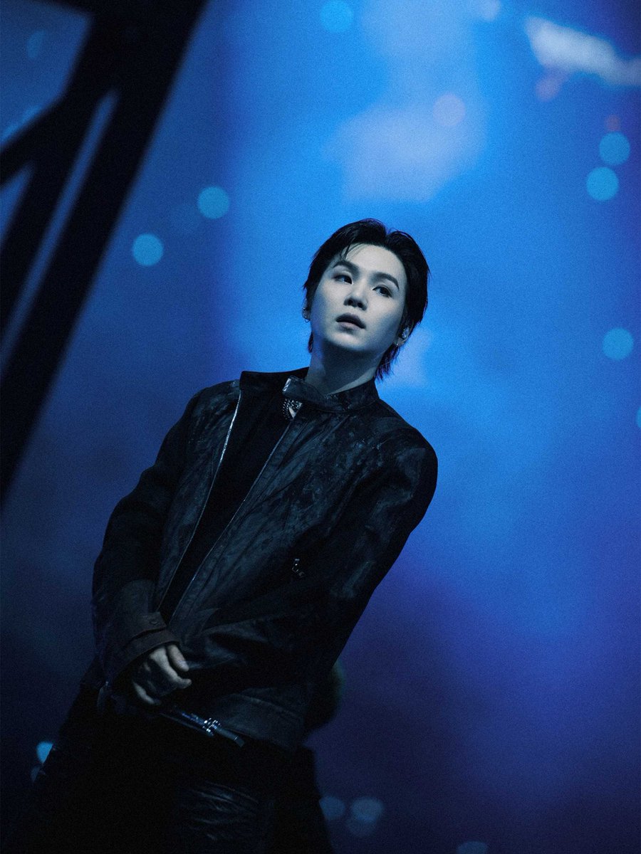 DataAgustD's tweet photo. NEW #SUGA PIC VIA BTS'S INSTAGRAM 

"another name of love is blue" 💙 https://t.co/w4gYCe2wbL