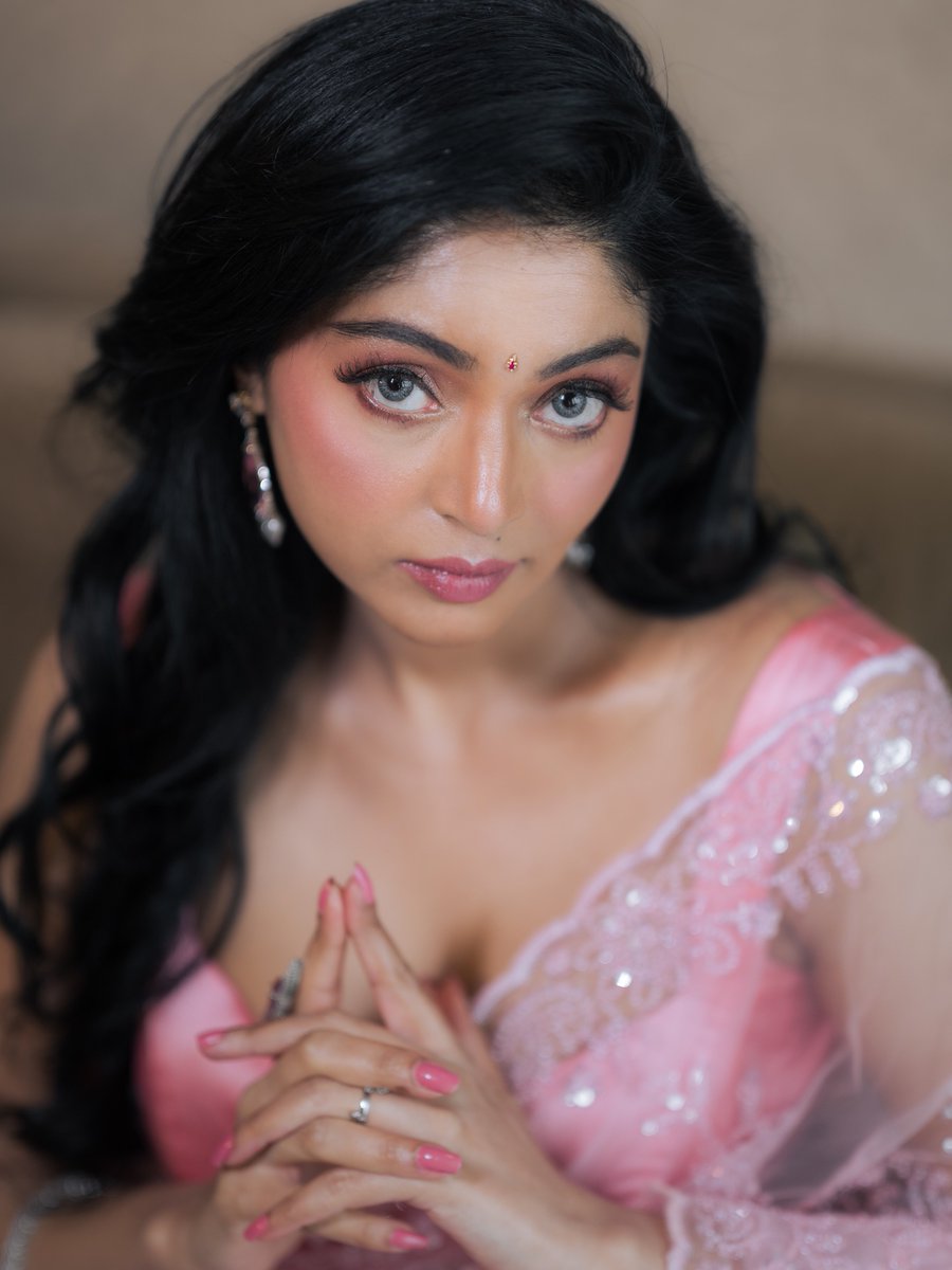 itssathish300's tweet photo. Purest form of Mesmorazing #SanamShetty..... 🌹 https://t.co/dnZL8KisTV