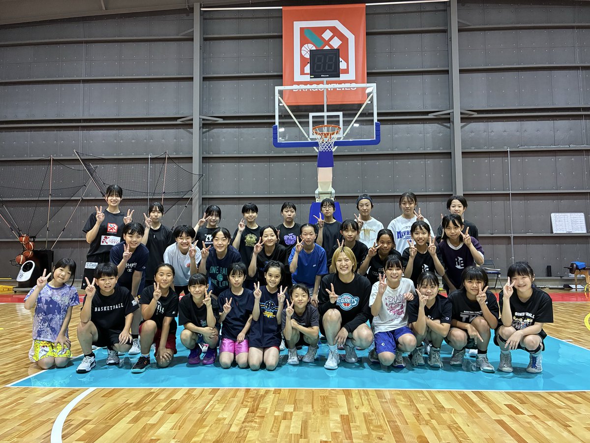 HIROSHIMAEGRETS's tweet photo. 「夏休み女子選手限定クリニック」へお越しいただきました皆様、本日はありがとうございました🌟

#広島イーグレッツ  #wリーグ  #バスケットボール https://t.co/21hlo7KNNH