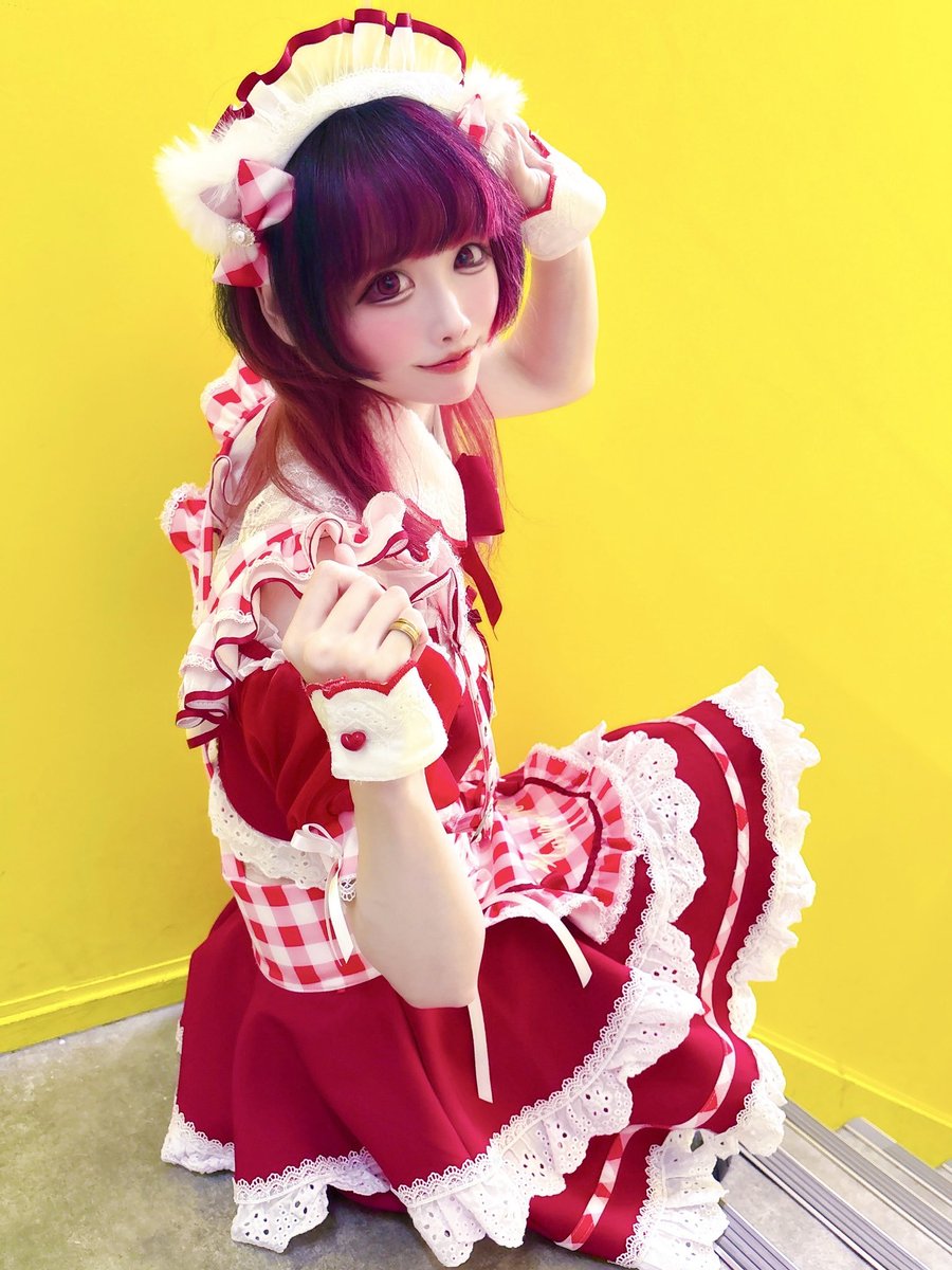 fl_xi00's tweet photo. 昨日は都内満喫してきた🌸彼女ハッピーバースデー🎁として、私は初めてメイド服着た👚そして2年半のプレゼントもらってしまった、ありがとう💐 https://t.co/0ZVQ3Vyw3l