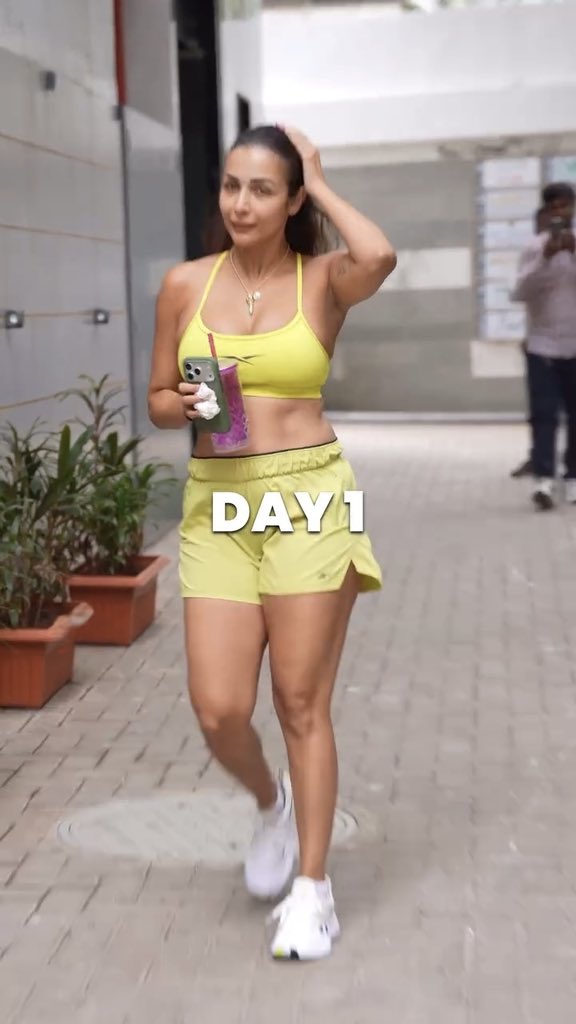 Anamika_Vibes's tweet photo. 52 years old. Mother of a 23-year-old son. 💪
Malaika Arora is still rewriting expectations. 🔥 https://t.co/qKtD1mzRNu