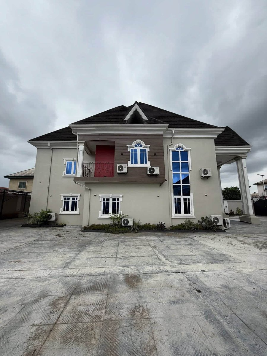ipropty's tweet photo. Discover unparalleled luxury and space in this magnificent 5-bedroom detached duplex, complete with a penthouse, a 2-room Boys' Quarters (BQ), and a dedicated security house. 

Set on a massive 2 plots of lan

 https://t.co/PxpBW7qDx7 https://t.co/QYGWlpmbUz