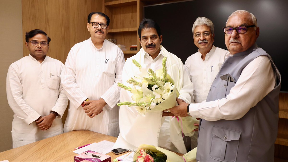 SanjaySDutt's tweet photo. Participated in an important organisational review meeting of Haryana Pradesh Congress, at Indira Bhavan, AICC hqrs, Delhi, held under the auspices of "Sangathan Srijan Abhiyan", convened & chaired by @INCIndia General Secretary (Organisation) Shri @kcvenugopalmp ji.

Following leaders & functionaries participated in the meeting - @INCHaryana Chief @raonarenderinc ji, Haryana CLP Leader @BhupinderShooda ji, AICC Secretary @JitendraBaghel_ ji,
SSA Co-ordinator @VamsiChandReddy ji,
AICC Connect Centre Incharge @s_kanth ji, AICC Secretaries (Orgn) @Naveen1177 ji, and @dnetta ji.