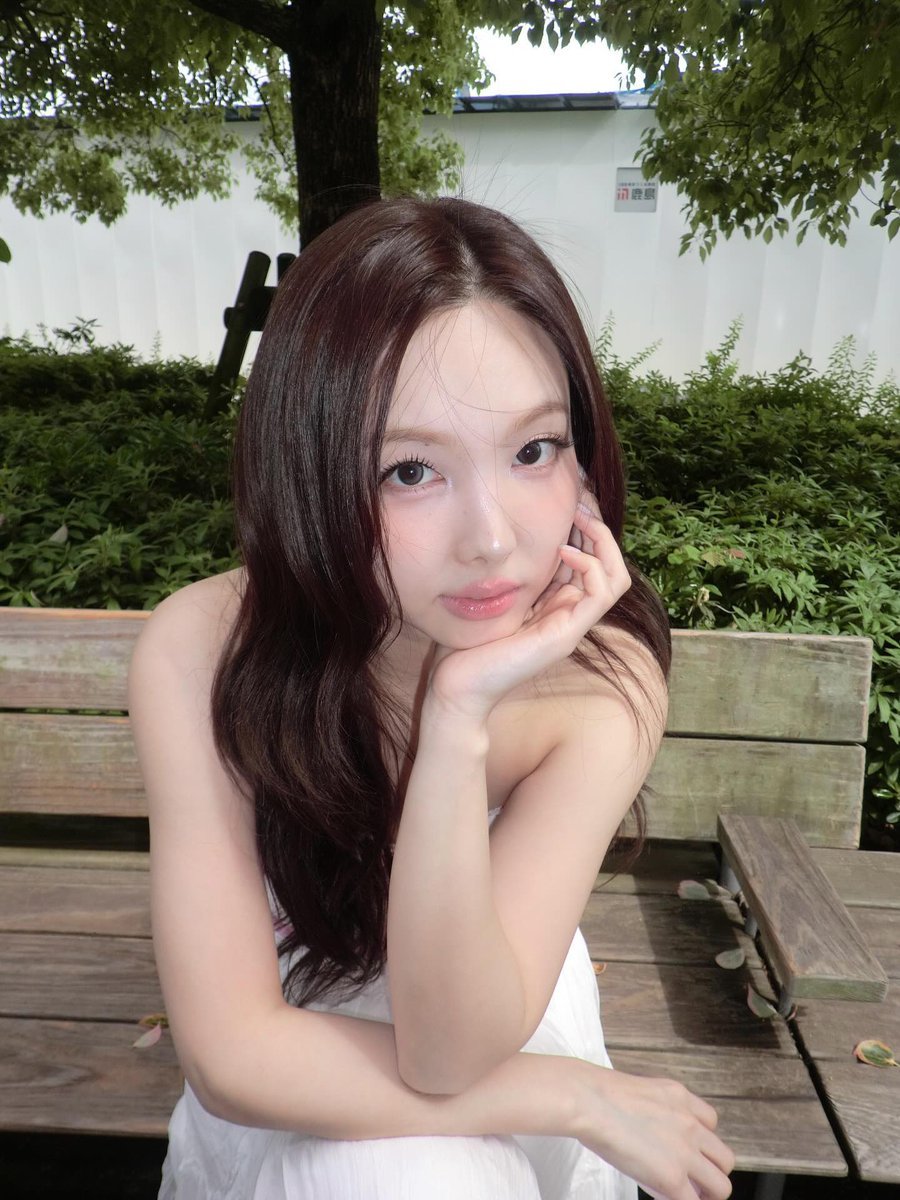 narryeon's tweet photo. True beauty never tries too hard ꫂ❁ https://t.co/DyMvwjdYnh