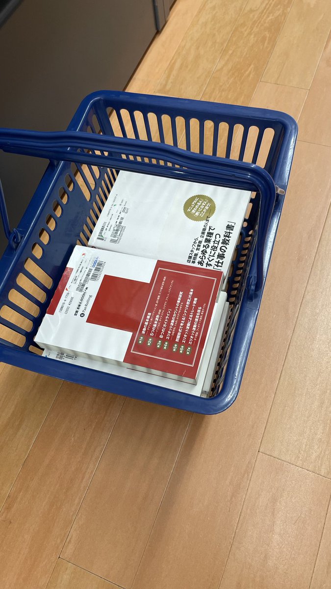 book_yusuke's tweet photo. 入店から60分。
今日の店舗は、
ブックオフのプライスシールで、ほとんどの本のJANコードが隠れてるので検索スピードが落ちます。

時間がいつもよりかかるので、
優先順位をはっきり決めて見ていきます。

あと、検索できないからといって
値段のシールは剥がしちゃダメですよー。
店員さんに注意されてる人見たことあるので。

こういうのが多くなると、せどり禁止店になっちゃいますからね😰