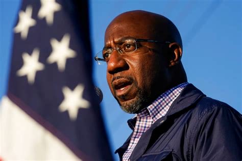 AlternatNews's tweet photo. US senator blocks fast-tracking of ‘hellish’ Russia sanctions bill. 

“Supporting Ukraine does not mean giving this unhinged president new powers to raise the price of everything through tariffs,” Democrat Raphael Warnock warned. https://t.co/mtDS4nrcMV