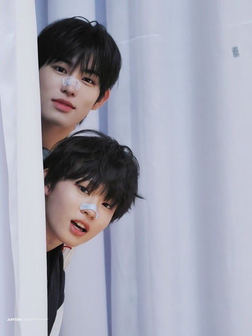 kyehoonhadaa's tweet photo. 이 사진 이주는 일티나고 민제는 중티남 https://t.co/FGXd3oRRUc