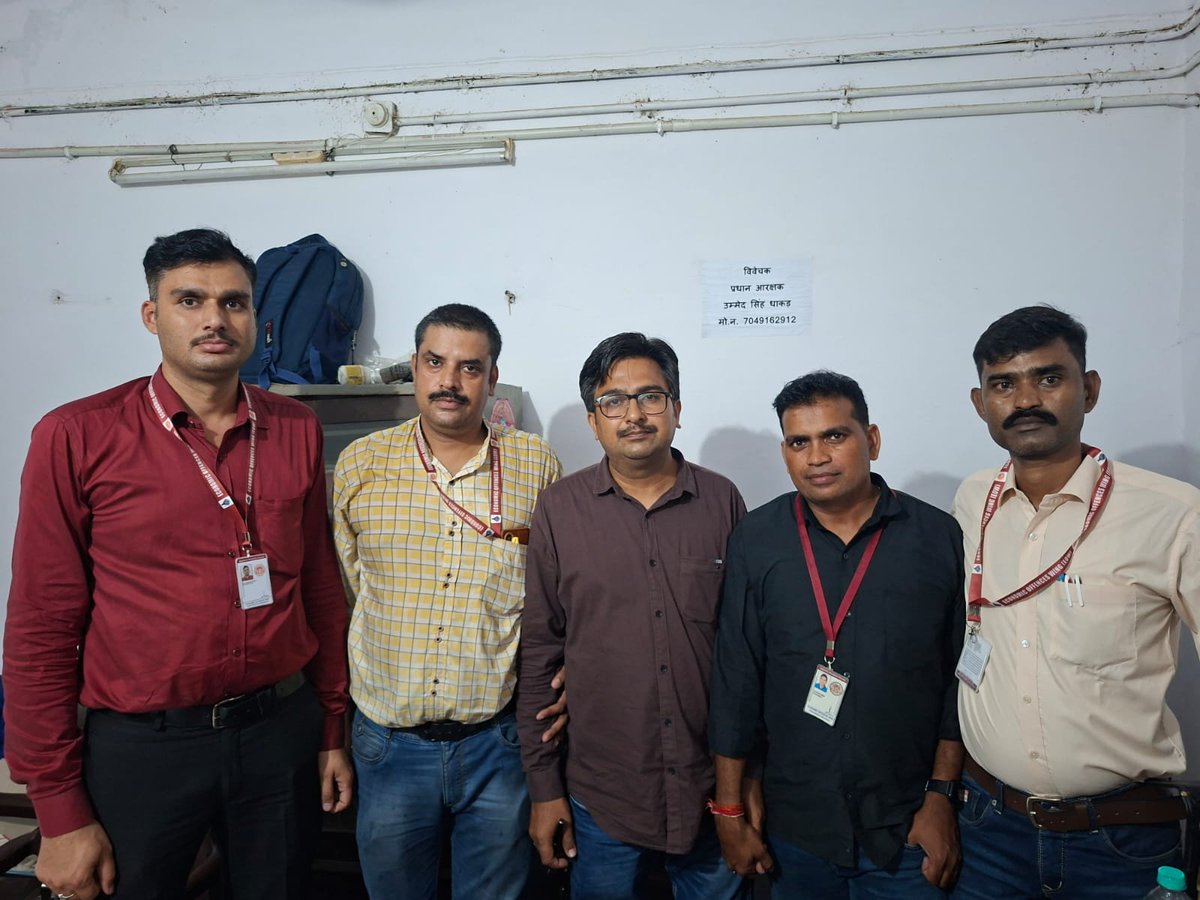Eow_MP's tweet photo. आर्थिक अपराध प्रकोष्ठ (EOW), ग्वालियर  प्रधानमंत्री आवास योजना की राशि देने के एवज में रिश्वत लेने वाले ग्राम रोजगार सहायक को राशि रूपये 5000/- रूपये की रिश्वत लेते हुये रंगे हाथों गिरफ्तार किया गया । https://t.co/o1UzmH7Nqv