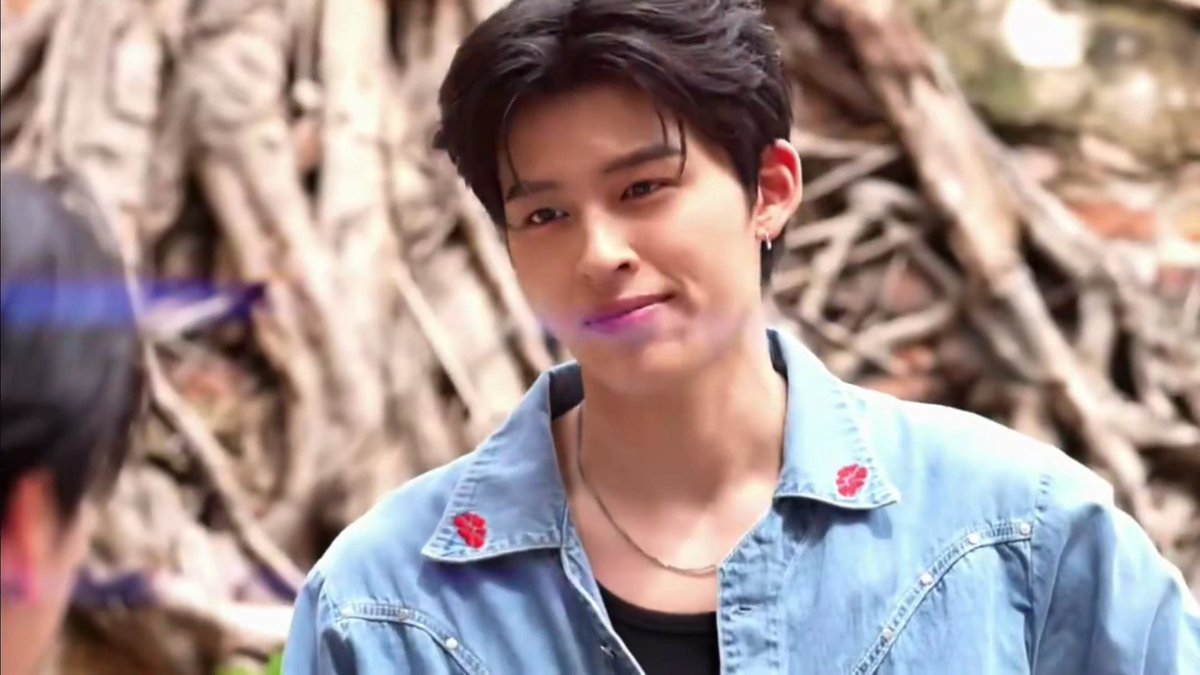 heartnaravit's tweet photo. that one campus playboy who's everyone's crush vibes 😭🫠 https://t.co/YCbLWj16r3