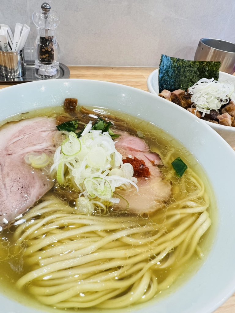 YoNeguma's tweet photo. ☘️1日1投稿 17日目☘️

今日の昼？ご飯🍜
うなぎを食べるか悩んだけど、気付けば食券買ってた😂笑 https://t.co/pQEgH10uvz