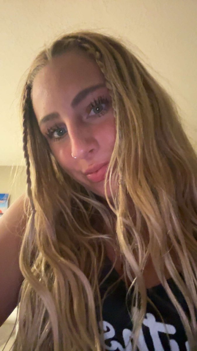JaydenMcop's tweet photo. This is her face guys https://t.co/pBFuwPYooO