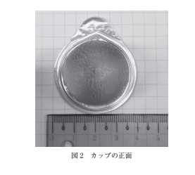 AoringoDr's tweet photo. 🚨ゼリーの「容器」誤嚥に注意🚨
「ミニカップゼリー」をお子さんに食べさせる時、気をつけてほしいことがあります。 
ゼリー本体の窒息だけでなく、「容器ごと」すっぽり飲み込んでしまう恐ろしい事故が起きています。

【Injury Alert No. 56】ミニカップゼリーのプラスチック容器の誤嚥による窒息疑い

⚠️実際に起きた事例 
・1歳4か月の男の子が、お兄ちゃんと同じように自分でカップを持ってゼリーを食べようとしました。 
・お母さんが咳き込む音に気づき駆けつけると、お子さんは顔色が悪く倒れていました。
・ すぐさま逆さまにして背中を叩く処置（背部叩打法）をしたところ、ゼリーと一緒に「透明なプラスチック容器」そのものが口から飛び出してきたのです。

⚠️なぜ起きた？
・ 実はこの容器、高さ2.5cm、最大直径4.8cm。1歳児の小さな口にもすっぽり入ってしまうサイズです。 
・ゼリーを吸い込もうとして、容器ごと口の奥へ引き込まれてしまったと考えられます。

💡小児科医からのお願い
① 乳幼児には「カップのまま」手渡さないでください。必ずお皿に出すか、大人がスプーンですくって食べさせてあげましょう。 
② いざという時のために、窒息時の応急処置（背部叩打法など）を必ず知っておいてください。 

ゼリーの食べ方ひとつで、防げる事故があります。
大切なこどもたちの命を守るため、ぜひこの情報を周りのパパママにも広めてください。🍏