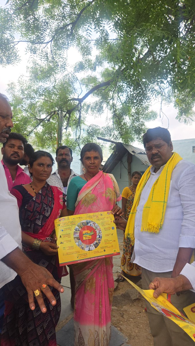 d_polanna's tweet photo. రెండేళ్ల అభివృద్ధి పరిపాలన దిశగా ఇంటింటి ప్రోగ్రాంలో  పత్తికొండ నియోజకవర్గం పత్తికొండ మండలంలో కార్యక్రమంలో పాల్గొన్న తెలుగుదేశం పార్టీ రాష్ట్ర కార్యదర్శి పత్తికొండ అబ్జర్వర్ సిమెంట్ పోలన్న https://t.co/TrdpijYHZO