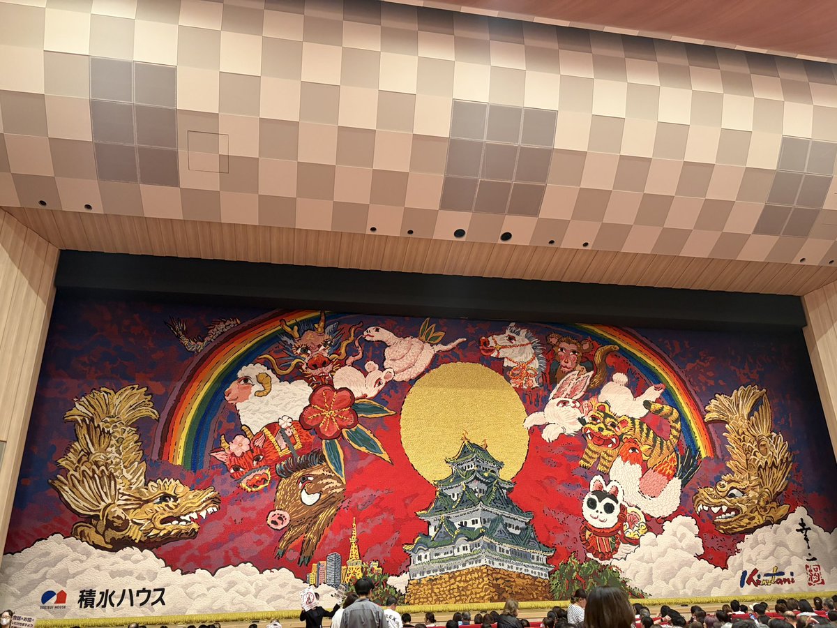 huajing_8's tweet photo. 今日は歌舞伎ではなく「よしもと」で来ました。 https://t.co/QKxyDNp7ow