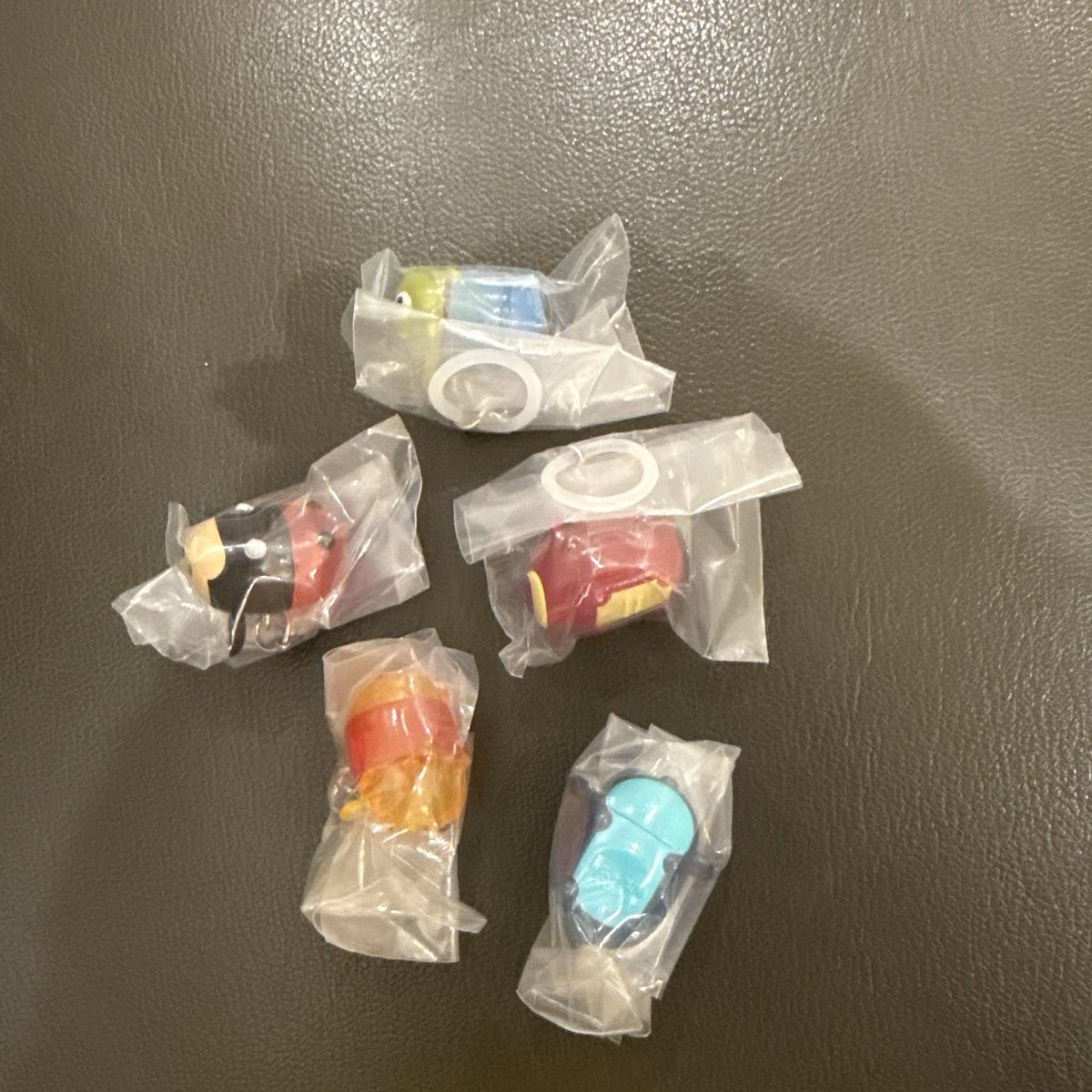 Marelrt7's tweet photo. ディズニーツムツム　めじるしアクセサリー　ブルーロックめじるしアクセサリー
交換

(譲)   ツムツムドナルド以外5点
(求)     ブルーロック全種類5点

まとめて交換いただけるかた優先🙇‍♀️✨

横浜、武蔵小杉、渋谷の受け渡し希望。
郵送可

心当たりのある方よろしくお願いいたします😭✨ https://t.co/e9TrLvKfoG