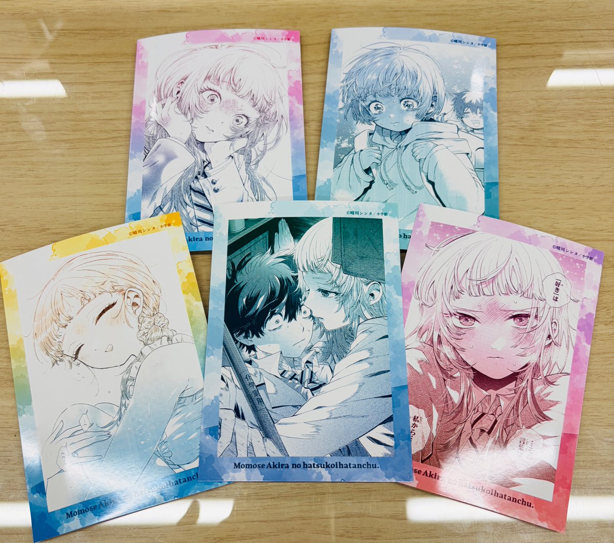 momose_hatanchu's tweet photo. 『百瀬アキラの初恋破綻中。』の
コンビニプリントが登場！

美麗シーンが手に入ります📷

8月14日(金) 12:00〜
発売開始です✨ https://t.co/LS5J7thDA1