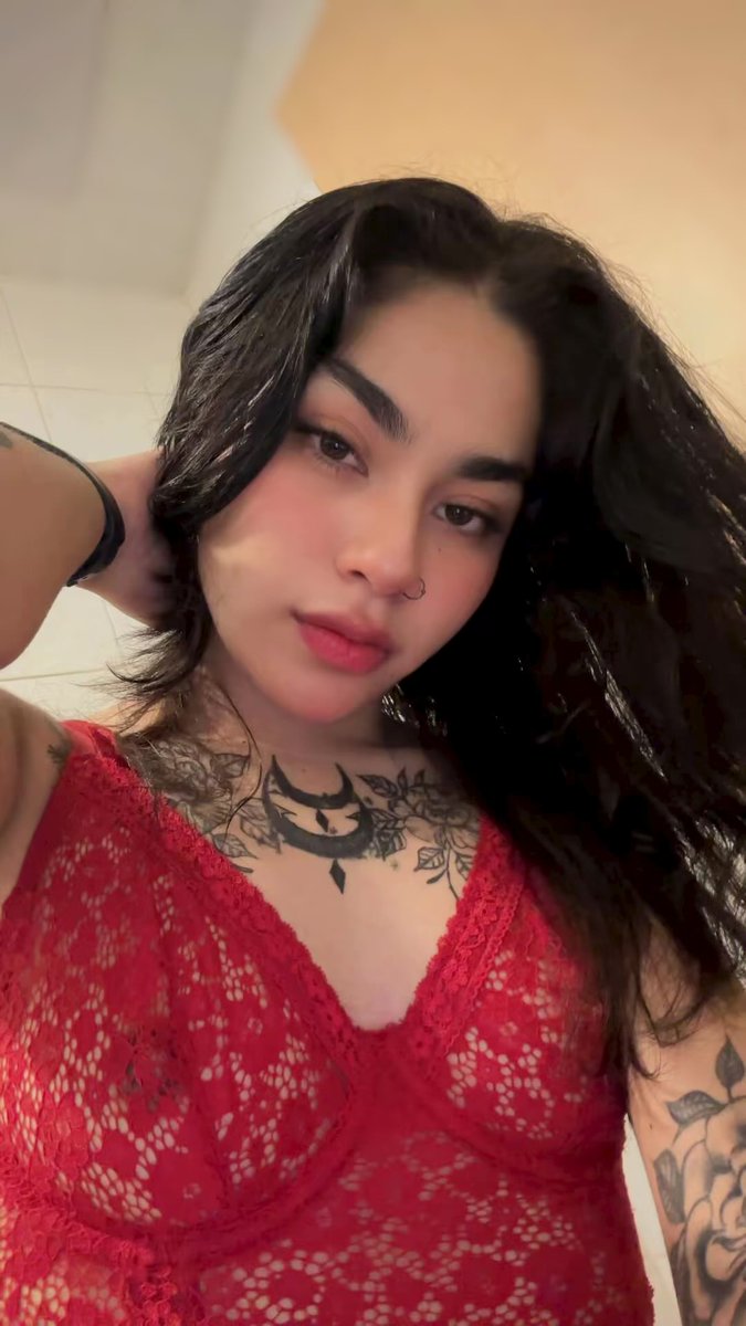MaferYAngelo's tweet photo. Holis ☺️ excelente madrugadita 😈 
A cuantas nenas al igual que a mí les encanta vestirse bien putas para
Salir a la calle y provocar a medio mundo pero en especial porque nuestros maridos como se calientan de ver eso y que rica cogidota nos toca 🔥😈🥵😍 https://t.co/v4iP8HuSm2
