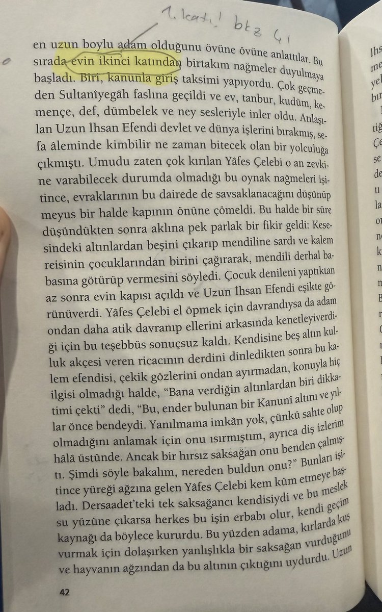 mehmetbrksn's tweet photo. TR’de yer alan 2 katlı bir evin üst katı, evin kaçıncı katıdır? 1. katı mı 2. katı mı? Bence 1. katıdır. Pamuk’u, 2 katlı evin üst katına 2. kat dediği için çok eleştirdim ne var ki bugün aynı tercihi (veya yanılgıyı) İ.O. Anar’ın Kitab-ül Hiyel’inde de gördüm. Siz ne dersiniz? https://t.co/I4J3Ke9n3S