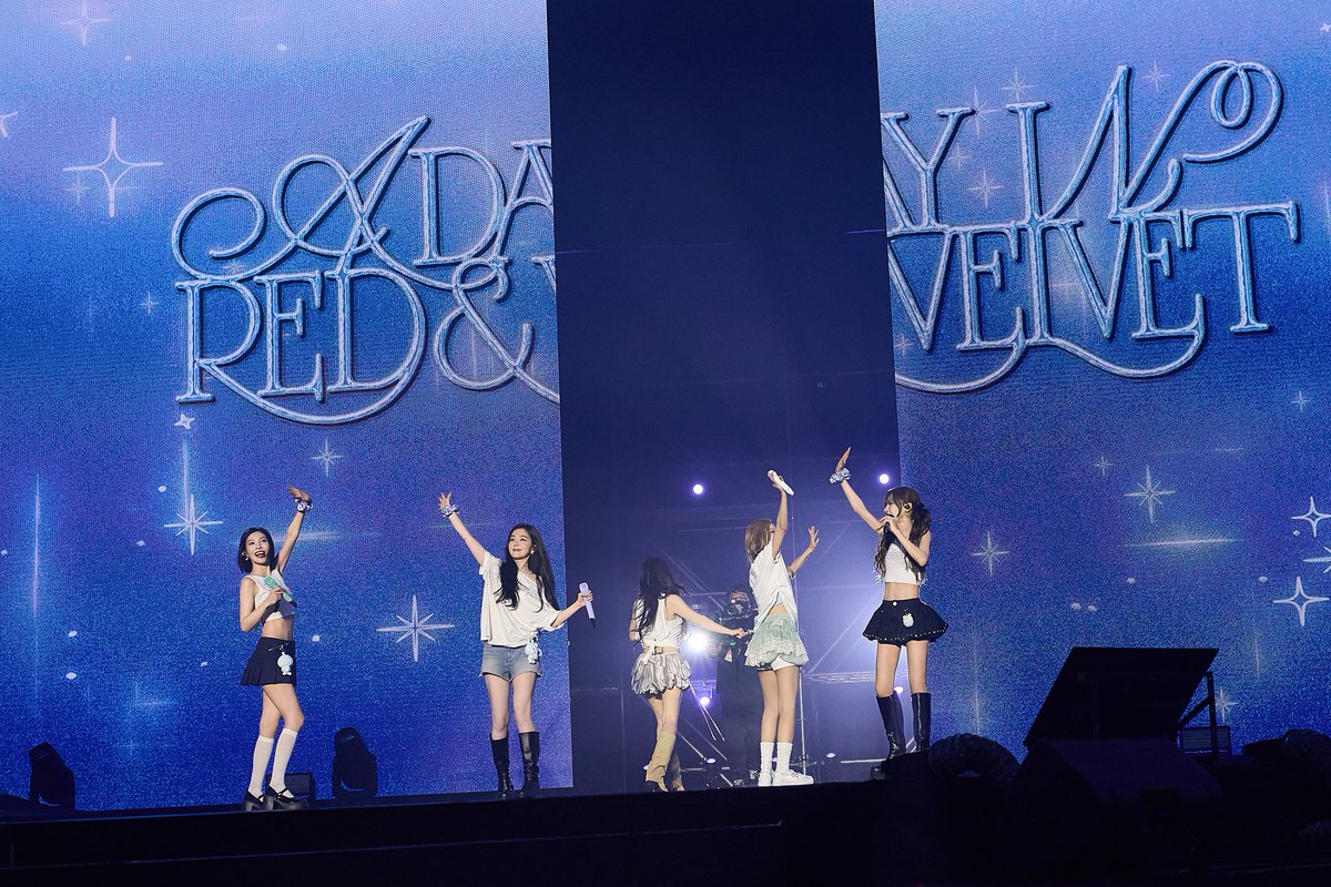 RVsmtown's tweet photo. 𝙰 𝙳𝚊𝚢 𝚒𝚗 𝚁𝚎𝚍 &amp; 𝚅𝚎𝚕𝚟𝚎𝚝 𝙿𝚑𝚘𝚝𝚘𝚍𝚞𝚖𝚙 📸

#RedVelvet #레드벨벳
#RedVelvet_ADayinRedandVelvet
#RedVelvet_FANCON https://t.co/fJWh9TXRn2