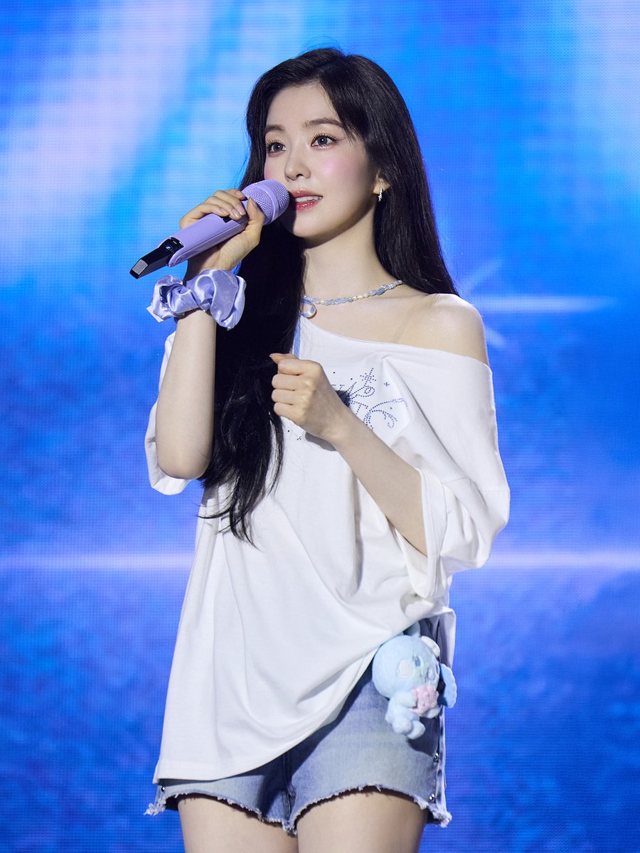 RVsmtown's tweet photo. 𝙰 𝙳𝚊𝚢 𝚒𝚗 𝚁𝚎𝚍 &amp; 𝚅𝚎𝚕𝚟𝚎𝚝 𝙿𝚑𝚘𝚝𝚘𝚍𝚞𝚖𝚙 📸

#RedVelvet #레드벨벳
#RedVelvet_ADayinRedandVelvet
#RedVelvet_FANCON https://t.co/fJWh9TXRn2
