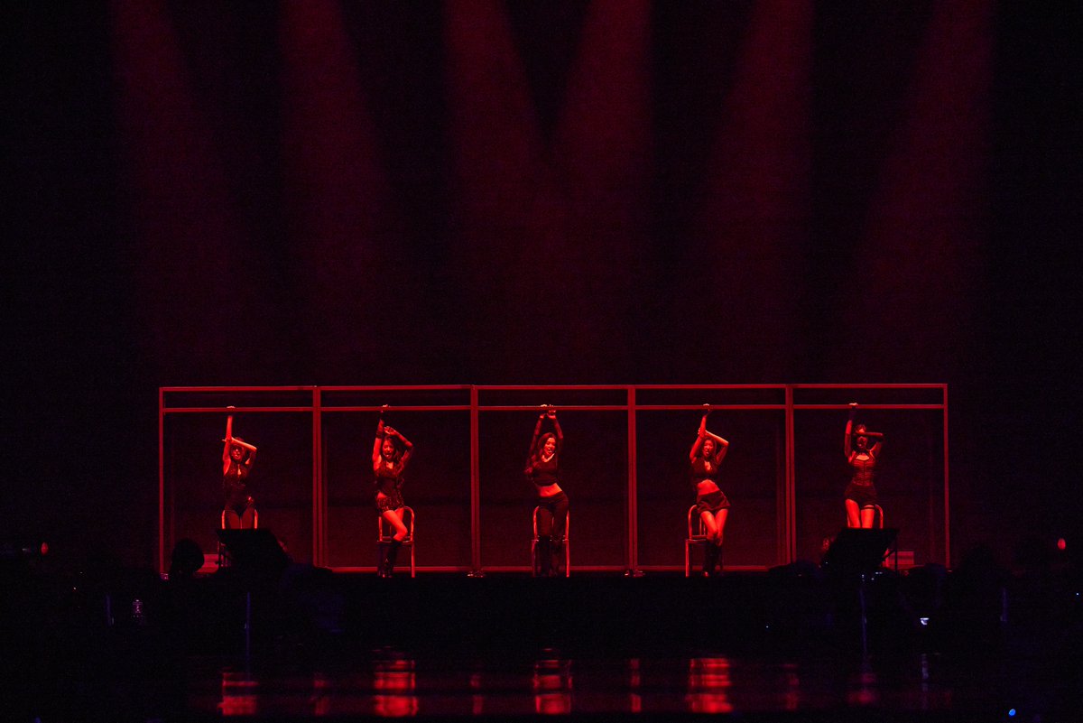 RVsmtown's tweet photo. 𝙰 𝙳𝚊𝚢 𝚒𝚗 𝚁𝚎𝚍 &amp; 𝚅𝚎𝚕𝚟𝚎𝚝 𝙿𝚑𝚘𝚝𝚘𝚍𝚞𝚖𝚙 📸

#RedVelvet #레드벨벳
#RedVelvet_ADayinRedandVelvet
#RedVelvet_FANCON https://t.co/fJWh9TXRn2