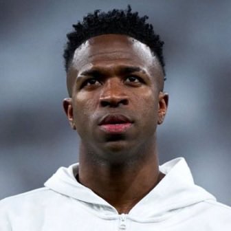 fanbrizioromono's tweet photo. 🚨💣MAJOR BREAKING: Vinicius Jr. and his agent are at Real Madrid City to inform the club about Arsenal’s proposal and the player’s decision to reject Real Madrid’s contract renewal offer and join Arsenal this summer. A meeting is set to take place very shortly, after which everyone will be informed. Stay tuned.
@lejournaldureal