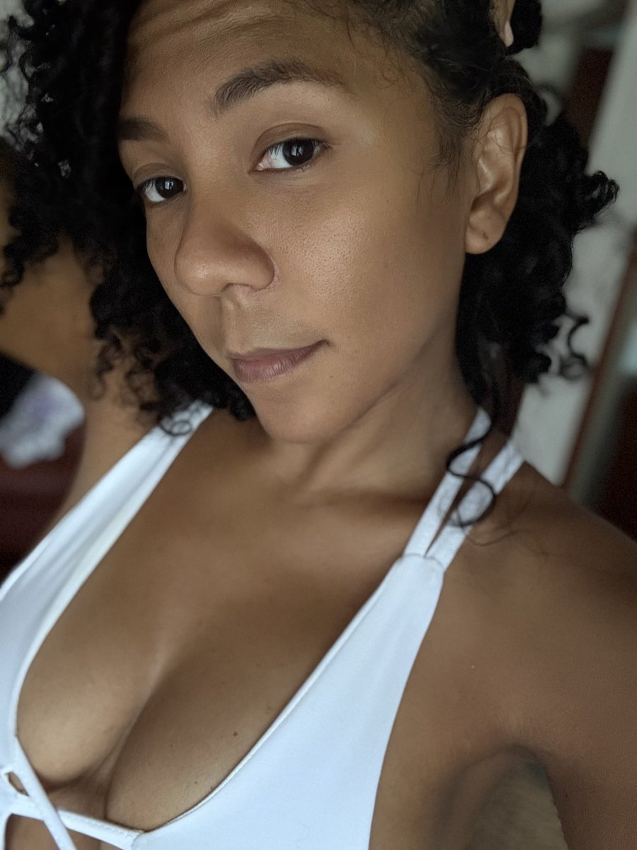 adrianacrolaag's tweet photo. A cute nose and ear 

#selfies #custom https://t.co/2C0huD4wdT
