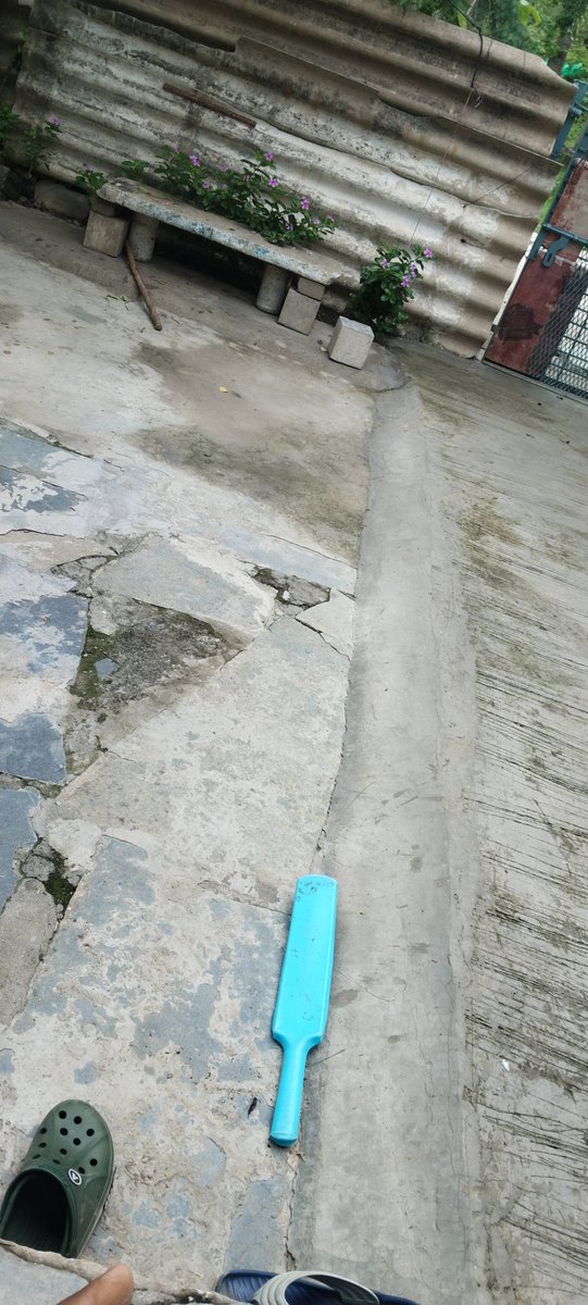 kumarrakesh96's tweet photo. @RailMinIndia क्या रेलवे क्वांटर ऐसे ही होते हे ,,कोई काम नही होता एक बनने के बाद,,,बडे बडे खड्ड हो रखे ,यहा कोई नही सुनता , राणा प्रताप रेलवे स्टेशन उदयपुर,IOWओफिस ,
रेलवे मे निर्माण कार्य होते भी तो मिट्टी से ,बजरी तो है नही ,
9799549176 https://t.co/QULGZAhJAK