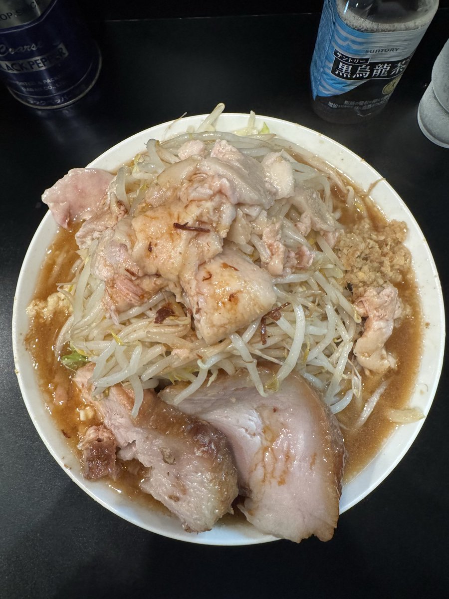 YoutkTas's tweet photo. 豚星。〜乳化〜
小ラーメン　生姜

豚風。さんからのリニューアル…？
辛麺やつけ麺も食べたかったが、まずはデフォルト
タイミングよく並びなしで着席
味濃ーーいとは言え乳化具合は醤油のキレもしっかり分かるくらい
クタ野菜、デロな麺もよい
思ったより量あり調子に乗って大盛り買わんでよかった https://t.co/oXW243o7LK