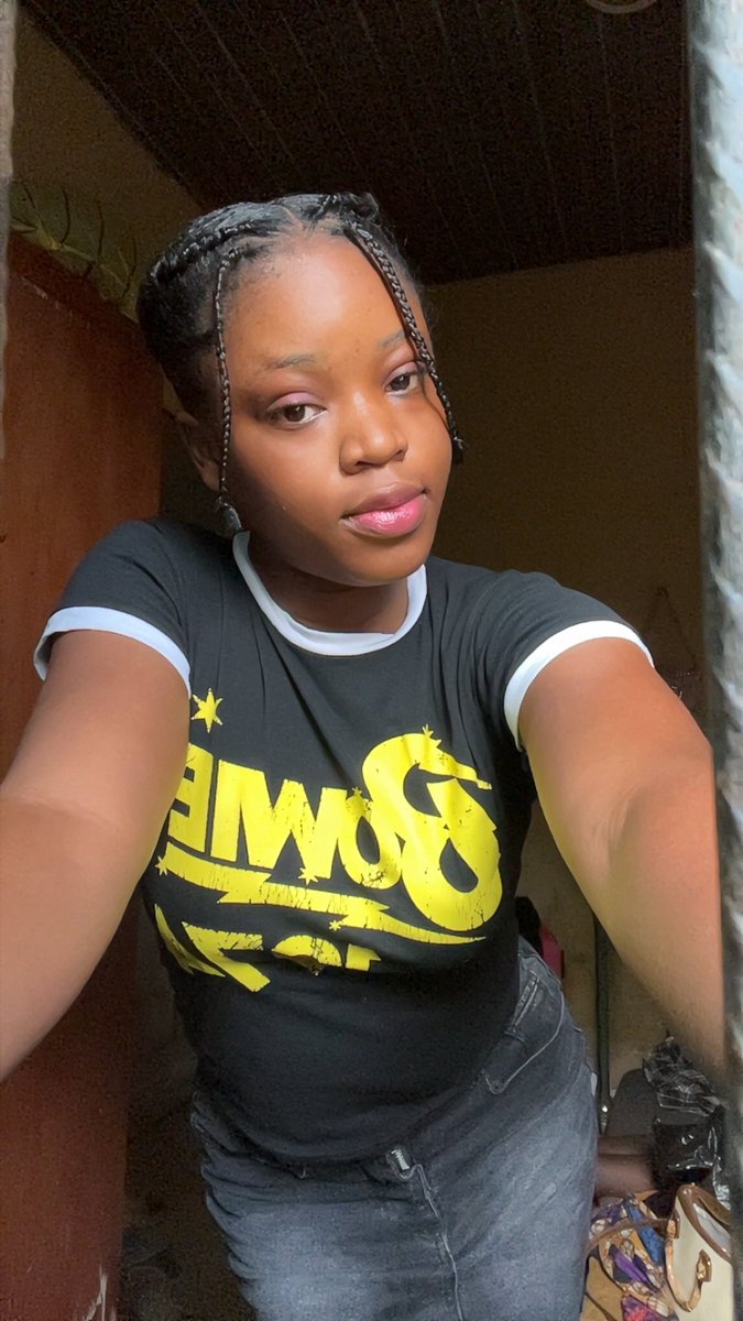 BigEsther30's tweet photo. Stepping into the day with good energy. ☀️

Skirt day😭😂 https://t.co/P8IDUTMuGZ