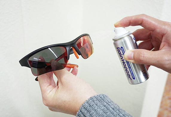 SOFT99_PR's tweet photo. 夏休み🍉🏝️の計画はいかがですか？

様々なレンズに対応し雨や汗、海水などを留まらせず落下させるこちらの商品、ご存知でしょうか？
釣り、サイクリング、ゴルフ、マリンスポーツなどいろんな場面で大活躍！
どんな場面も、もう見逃しません🕶️✨ https://t.co/Nlcu5EItwX