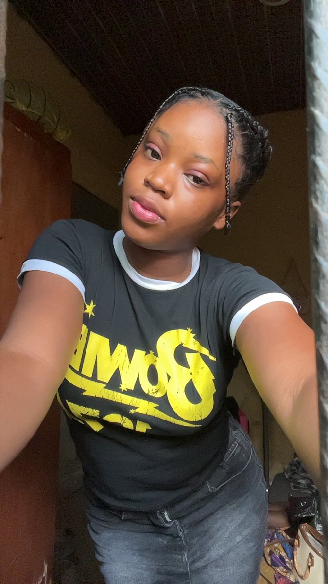 BigEsther30's tweet photo. Stepping into the day with good energy. ☀️

Skirt day😭😂 https://t.co/P8IDUTMuGZ