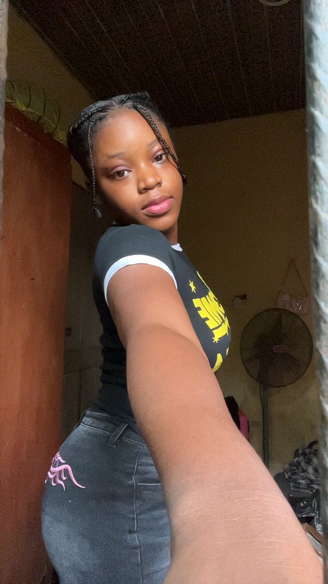 BigEsther30's tweet photo. Stepping into the day with good energy. ☀️

Skirt day😭😂 https://t.co/P8IDUTMuGZ