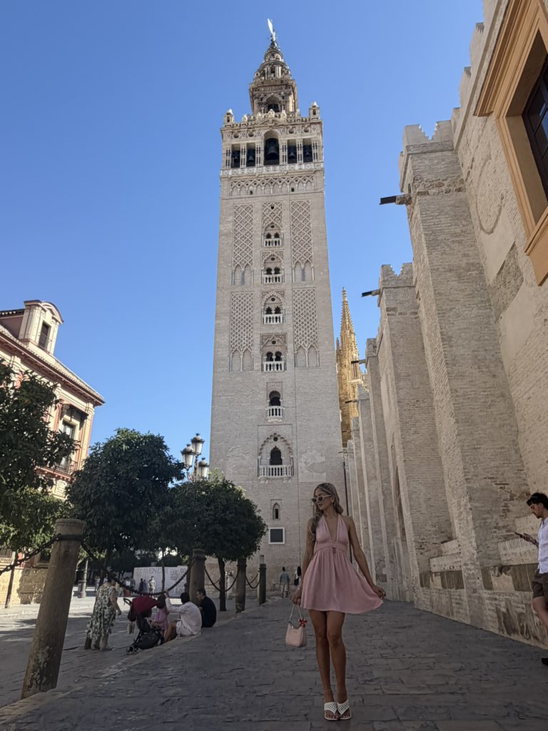 julsmxo's tweet photo. Sevilla 😭😭😭🌸🌸🌸 https://t.co/vMRKUkFr1o
