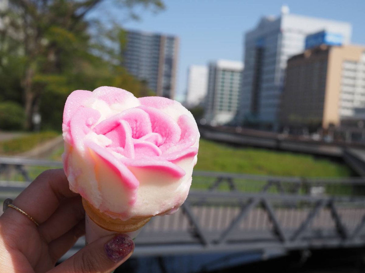 Hanyandaaah's tweet photo. 実は4月にも秋田来たんだけど���秋公園でババヘラアイス買ったら水飲み場にじっちゃいらして、食べながら観察してたら「うぉーたーうぉーたー」て指差しながら教えてくれた👴
色んな国で🇯🇵人認識されないのはよくあるんだが秋田でも外国人扱いされちった❤️ババヘラアイス美味かった🌹 https://t.co/HBnVgGgvRd