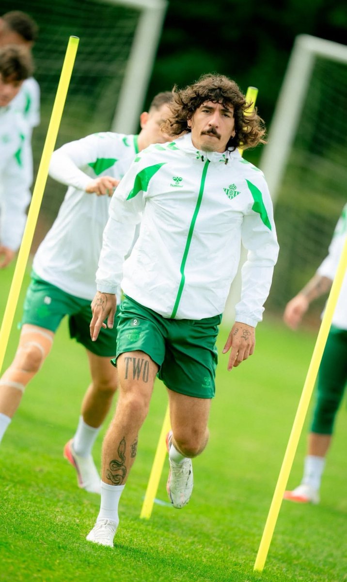 Football_Fanus3's tweet photo. This brother is looking like Muammar Gaddafi still🤣 https://t.co/2RwIki0VLl