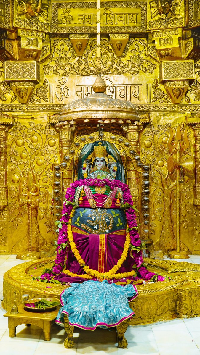 Somnath_Temple's tweet photo. श्री सोमनाथ महादेव मंदिर,
प्रथम ज्योतिर्लिंग - गुजरात (सौराष्ट्र) 
दिनांक: 05 अगस्त 2026, आषाढ़ कृष्ण सप्तमी - बुधवार
मध्याह्न श्रृंगार
082610344
#somnath #mahadev #shivji
#bhakti #somnathlivedarshan #somnathtemple #JaiSomnath #SomnathSwabhimaanParv

Whatsapp Channel Daily Darshan https://t.co/sndKP0fuKq