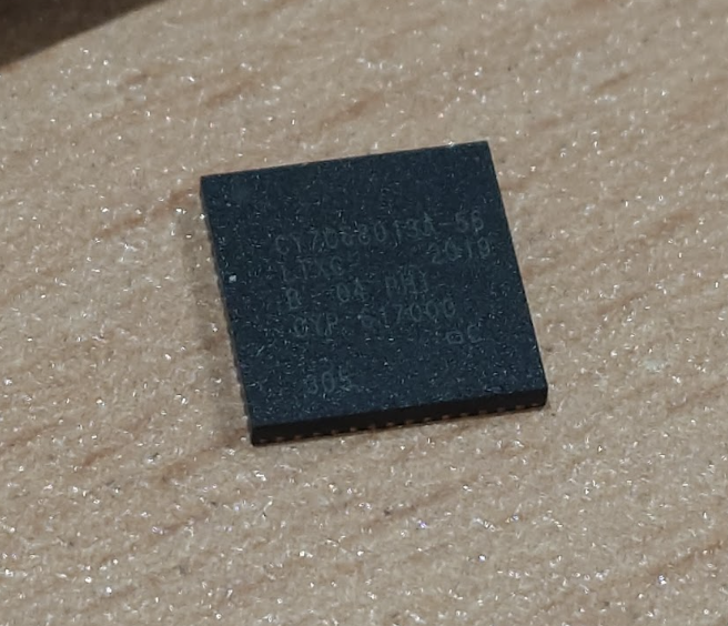 nahitafu's tweet photo. 困った。私が20年前から作り続けているUSB-JTAGケーブルのUSB ICがディスコンになった。もう正規品が手に入らない。海外の流通在庫品を買ったど本物かどうか不安だ。真贋判定してくれるサービスがあったら嬉しい。現代の部品で作り直せばいいと思うかもしれないけど、デバイスドライバとか大変なのよ。 https://t.co/GCctox2tjA