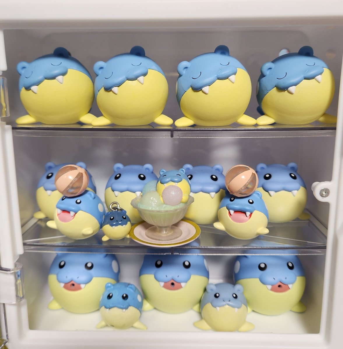 janneruna's tweet photo. タマちゃんコレクション✨
『まるくなる』のが飾れないので
またケースを買わないと😅

#タマザラシ
#ポケモン https://t.co/XMOVg9rNOv