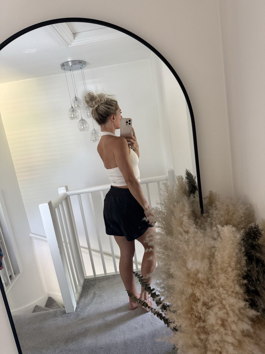 DuchessBellex's tweet photo. Bare feet right now. About to put on a fresh pair of socks and destroy them at the gym.
You want the pair that comes off my feet after the workout?
Tribute first. Then they’re yours. https://t.co/uJsYHH9eSS