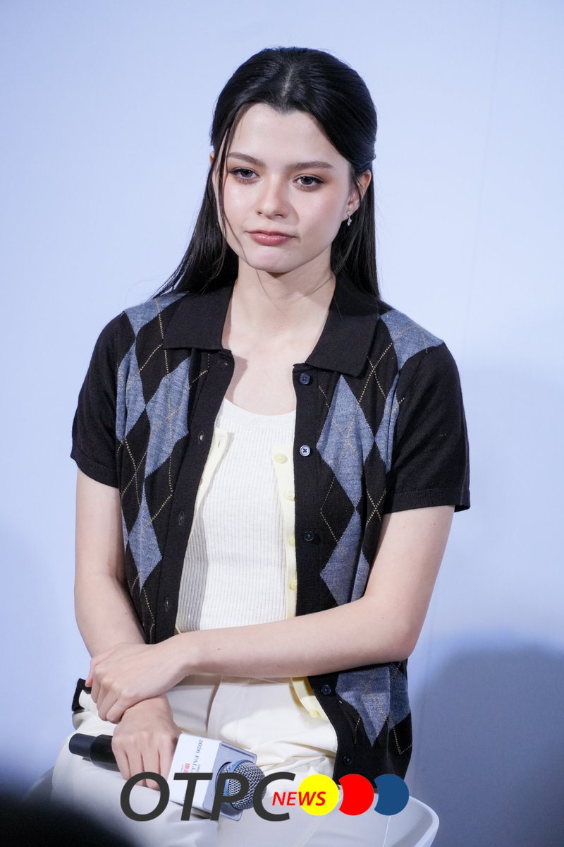 otpcnews's tweet photo. "เบคกี้ รีเบคก้า" ร่วมเปิดตัวคอลเลคชัน UNIQLO 2026 Fall/Winter สะท้อนตัวตนผ่านการใช้ชีวิตอย่างมีสไตล์ ภายใต้คอนเซปต์ "Modern City Feelings"

REBECCA X UNIQLO FW

#BeckyxUNIQLO2026FW
#Beckysangels #BeckyArmstrong
#UNIQLO2026FW #LifeWear
#UniqloThailand https://t.co/8hiNq8gBkd