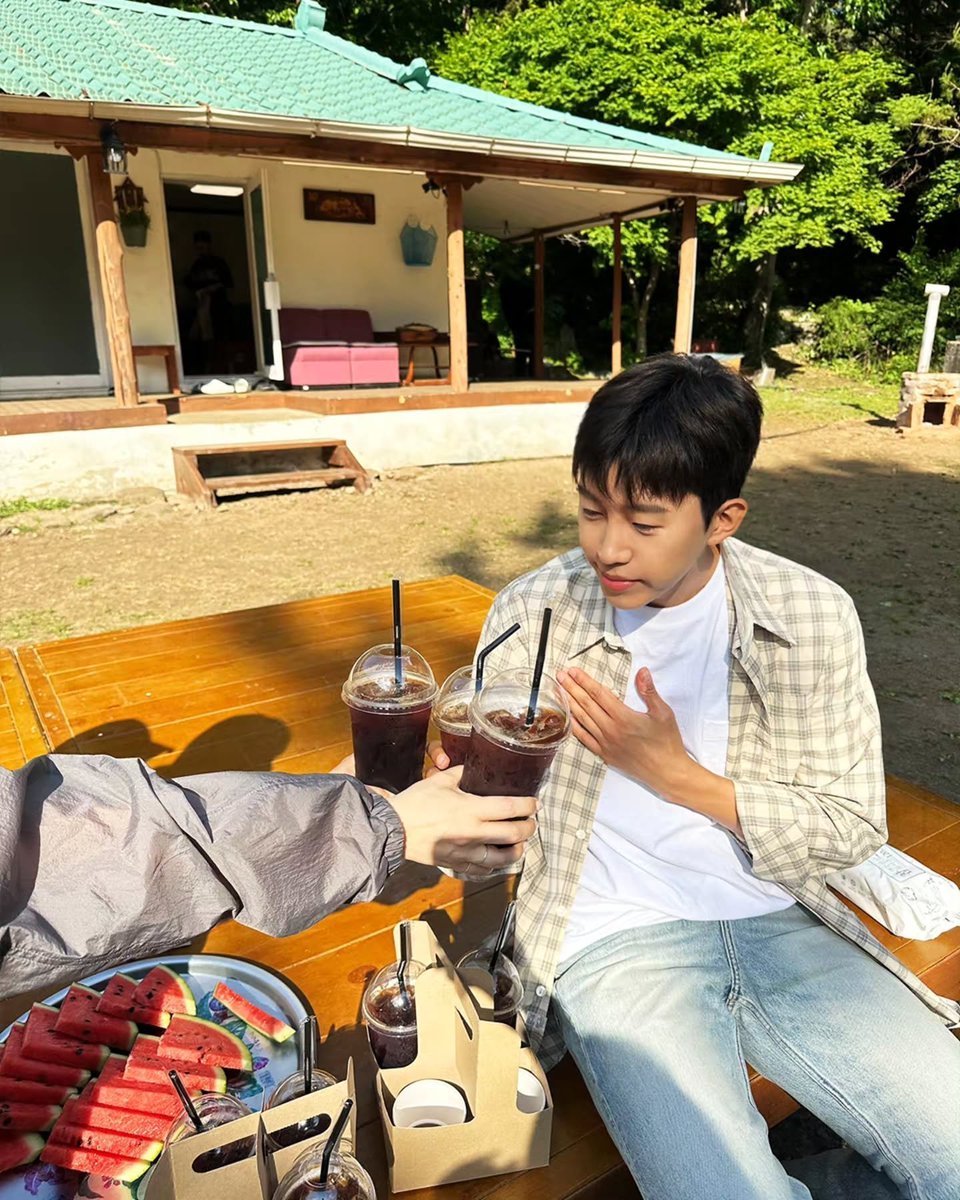 hero__322's tweet photo. 아름다웠던 모든 날🌼 https://t.co/No6JH0IeKU